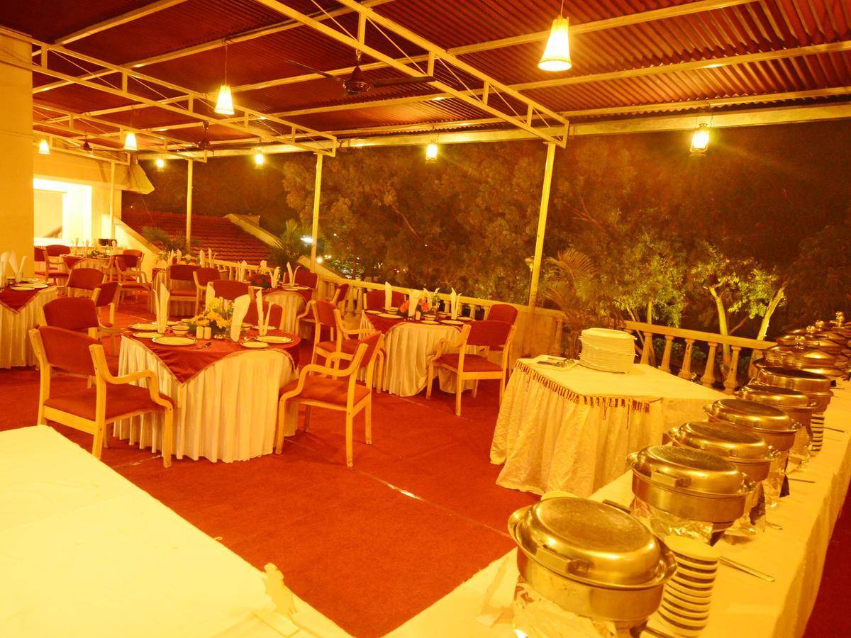 The Pavillion Hotel Kolhapur Eksteriør billede